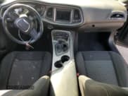 ✅ 2022 Dodge Challenger SXT • VIN: 2C3CDZAG0NH144608 • Lot: 92120125. Wystawiony na Copart z przebiegiem 26 688 mil. Bezpłatny archiwum sprzedaży aukcyjnych z USA i szczegółowy raport historii pojazdu na DreamBid. Zdjęcie 8.