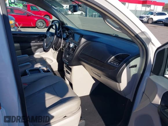 ✅ 2013 Chrysler Town & Country Touring • VIN: 2C4RC1BG4DR583750 • Лот: 43717878. Опубликован ранее на IAAI с пробегом 121 612 миль. Бесплатный доступ к архиву аукционных продаж из США и подробный отчёт об истории автомобиля на DreamBid. Изображение 5.