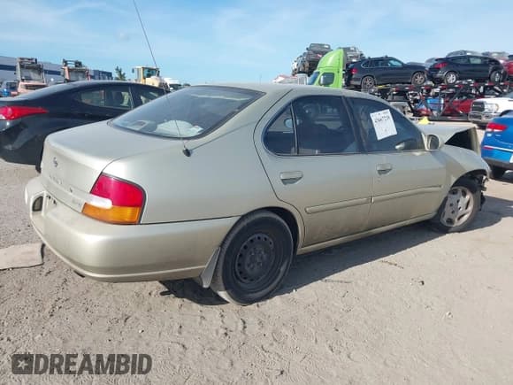 ✅ 1998 Nissan Altima XE • VIN: 1N4DL01D5WC182415 • Lot: 43667210. Listed on IAAI with 97,143 mi. Free auction sales archive from the USA and detailed vehicle history report at DreamBid. Image 4.