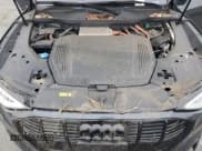 ✅ 2022 Audi e-tron Premium Plus • VIN: WA1LABGEXNB032371 • Lot: 81753974. Wystawiony na Copart z przebiegiem Nie podano. Bezpłatny archiwum sprzedaży aukcyjnych z USA i szczegółowy raport historii pojazdu na DreamBid. Zdjęcie 13.