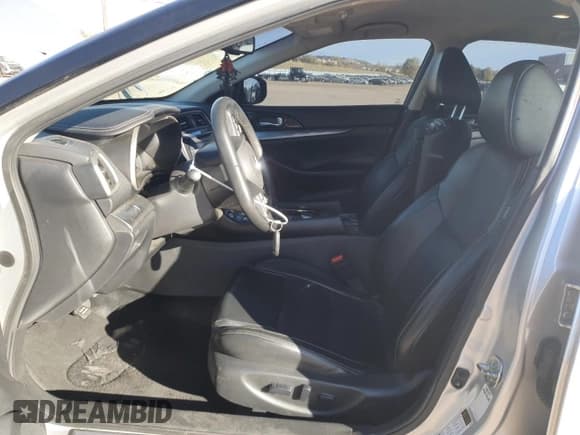 ✅ 2019 Nissan Maxima SL • VIN: 1N4AA6AV5KC377946 • Lot: 91626985. Listed on Copart with 136,052 mi. Free auction sales archive from the USA and detailed vehicle history report at DreamBid. Image 7.