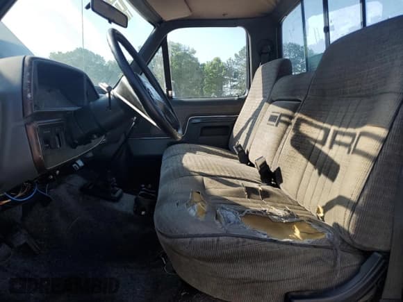 ✅ 1989 Ford F-150 • VIN: 1FTDF15Y2KNB85422 • Lot: 57533375. Wystawiony na Copart z przebiegiem 74 189 mil. Bezpłatny archiwum sprzedaży aukcyjnych z USA i szczegółowy raport historii pojazdu na DreamBid. Zdjęcie 7.