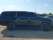 ✅ 2020 Chevrolet Suburban LT • VIN: 1GNSCHKC4LR154126 • Lot: 42983785. Wystawiony na IAAI z przebiegiem 190 770 mil. Bezpłatny archiwum sprzedaży aukcyjnych z USA i szczegółowy raport historii pojazdu na DreamBid. Zdjęcie 13.