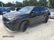 ✅ 2023 Toyota Highlander XSE • VIN: 5TDKDRAH0PS026059 • Lot: 69600505. Wystawiony na Copart z przebiegiem 38 825 mil. Bezpłatny archiwum sprzedaży aukcyjnych z USA i szczegółowy raport historii pojazdu na DreamBid. Zdjęcie 1.