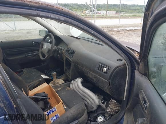 ✅ 2004 Volkswagen Golf GL • VIN: 9BWFL61J544040932 • Lot: 42930161. Wystawiony na IAAI z przebiegiem Nie podano. Bezpłatny archiwum sprzedaży aukcyjnych z USA i szczegółowy raport historii pojazdu na DreamBid. Zdjęcie 5.