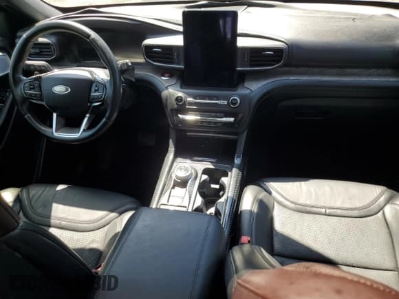 ✅ 2020 Ford Explorer Platinum • VIN: 1FM5K8HC5LGA34794 • Lot: 62531805. Wystawiony na Copart z przebiegiem Nie podano. Bezpłatny archiwum sprzedaży aukcyjnych z USA i szczegółowy raport historii pojazdu na DreamBid. Zdjęcie 8.