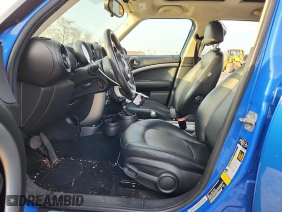 ✅ 2014 MINI Countryman • VIN: WMWZB3C51EWR40481 • Lot: 93923675. Wystawiony na Copart z przebiegiem Nie podano. Bezpłatny archiwum sprzedaży aukcyjnych z USA i szczegółowy raport historii pojazdu na DreamBid. Zdjęcie 7.