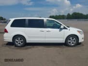 ✅ 2009 Volkswagen Routan SE • VIN: 2V8HW34199R541626 • Lot: 42852160. Listed on IAAI with 211,367 mi. Free auction sales archive from the USA and detailed vehicle history report at DreamBid. Image 13.