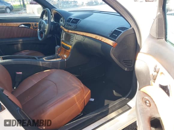 ✅ 2008 Mercedes-Benz E 550 Sport • VIN: WDBUF72X88B232279 • Лот: 41840599. Опубликован ранее на IAAI с пробегом 178 562 миль. Бесплатный доступ к архиву аукционных продаж из США и подробный отчёт об истории автомобиля на DreamBid. Изображение 5.