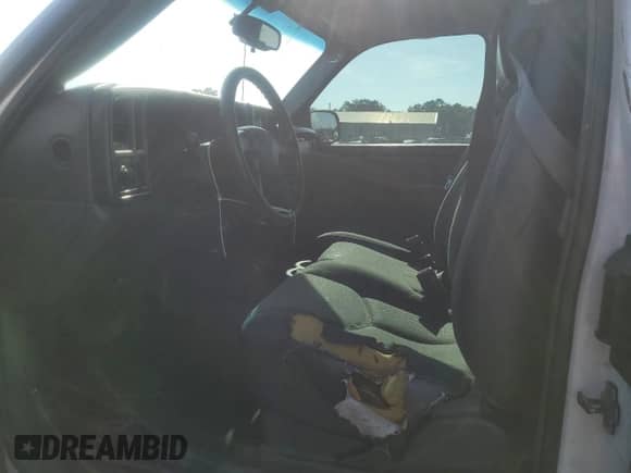 ✅ 2005 Chevrolet Silverado 1500 LS • VIN: 1GCEK19V45E151261 • Lot: 61556275. Wystawiony na Copart z przebiegiem 329 943 mil mil. Skorzystaj z bezpłatnego archiwum sprzedaży aukcyjnych z USA i zobacz szczegółowy raport historii pojazdu na DreamBid. Zdjęcie 7.