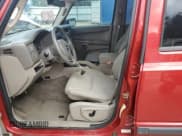 ✅ 2006 Jeep Commander • VIN: 1J8HH48K46C283463 • Lot: 89840785. Wystawiony na Copart z przebiegiem 174 604 mil. Bezpłatny archiwum sprzedaży aukcyjnych z USA i szczegółowy raport historii pojazdu na DreamBid. Zdjęcie 7.