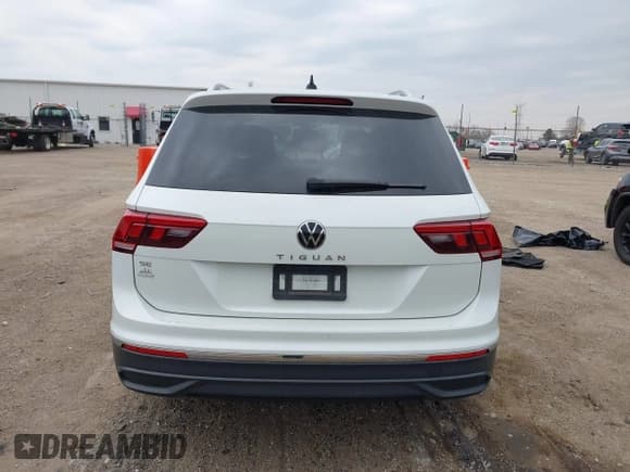 ✅ 2023 Volkswagen Tiguan SE • VIN: 3VVNB7AX4PM100180 • Lot: 42062208. Listed on IAAI with 12,922 mi. Free auction sales archive from the USA and detailed vehicle history report at DreamBid. Image 16.