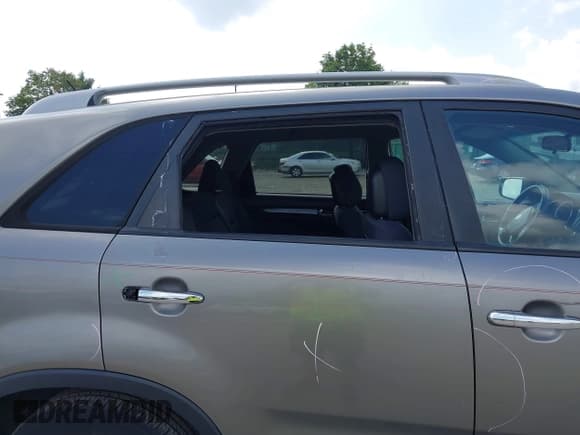 ✅ 2012 Kia Sorento LX • VIN: 5XYKT3A26CG261696 • Lot: 42747673. Listed on IAAI with Not provided. Free auction sales archive from the USA and detailed vehicle history report at DreamBid. Image 6.