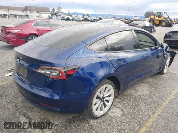 ✅ 2023 Tesla Model 3 • VIN: 5YJ3E1EA0PF518983 • Lot: 41749225. Wystawiony na IAAI z przebiegiem 26 748 mil. Bezpłatny archiwum sprzedaży aukcyjnych z USA i szczegółowy raport historii pojazdu na DreamBid. Zdjęcie 4.