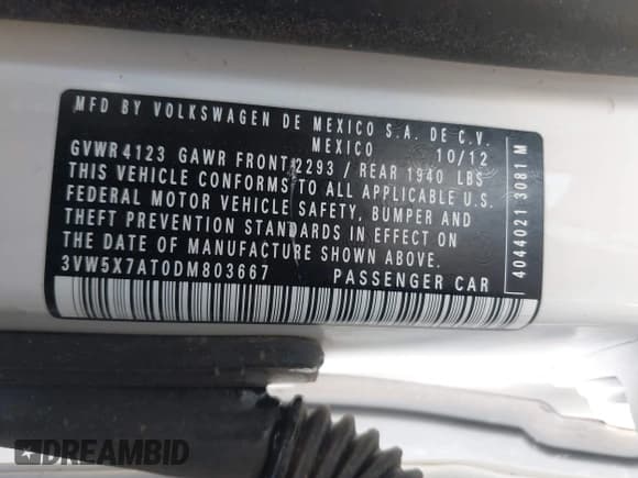✅ 2013 Volkswagen Beetle 2.5L • VIN: 3VW5X7AT0DM803667 • Lot: 43412543. Wystawiony na IAAI z przebiegiem Nie podano. Bezpłatny archiwum sprzedaży aukcyjnych z USA i szczegółowy raport historii pojazdu na DreamBid. Zdjęcie 9.