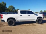 ✅ 2020 Chevrolet Silverado 1500 LT Trail Boss • VIN: 1GCPYFED8LZ117914 • Lot: 43580581. Wystawiony na IAAI z przebiegiem 111 118 mil. Bezpłatny archiwum sprzedaży aukcyjnych z USA i szczegółowy raport historii pojazdu na DreamBid. Zdjęcie 13.