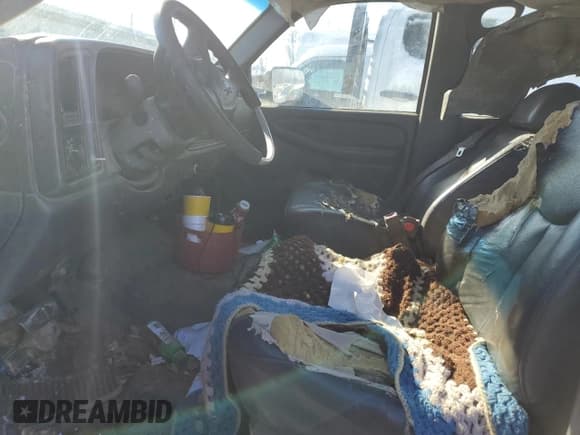 ✅ 2006 GMC Sierra 1500 • VIN: 1GTJC33U46F127819 • Lot: 88531945. Wystawiony na Copart z przebiegiem 276 975 mil. Bezpłatny archiwum sprzedaży aukcyjnych z USA i szczegółowy raport historii pojazdu na DreamBid. Zdjęcie 7.