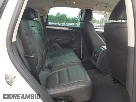 ✅ 2017 Volkswagen Touareg Sport • VIN: WVGEF7BP5HD000423 • Lot: 67561135. Listed on Copart with 112,621 mi. Free auction sales archive from the USA and detailed vehicle history report at DreamBid. Image 11.