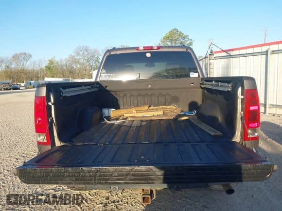 ✅ 2007 GMC Sierra 1500 • VIN: 2GTEK13Y071681590 • Лот: 41774691. Опубликован ранее на IAAI с пробегом 240 673 миль. Бесплатный доступ к архиву аукционных продаж из США и подробный отчёт об истории автомобиля на DreamBid. Изображение 16.