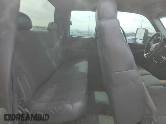 ✅ 2002 Chevrolet Silverado 2500HD LS • VIN: 1GCHC29152E117242 • Lot: 87448314. Wystawiony na Copart z przebiegiem 233 968 mil. Bezpłatny archiwum sprzedaży aukcyjnych z USA i szczegółowy raport historii pojazdu na DreamBid. Zdjęcie 10.