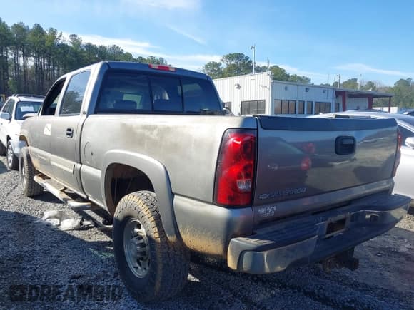 ✅ 2006 Chevrolet Silverado 2500HD LT1 • VIN: 1GCHK23D76F211225 • Lot: 41454948. Listed on IAAI with 203,000 mi. Free auction sales archive from the USA and detailed vehicle history report at DreamBid. Image 3.