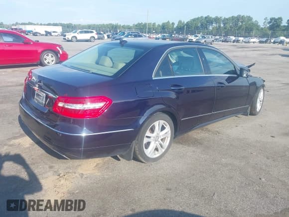 ✅ 2011 Mercedes-Benz E 550 Luxury • VIN: WDDHF7CB9BA327216 • Lot: 42846527. Listed on IAAI with 109,872 mi. Free auction sales archive from the USA and detailed vehicle history report at DreamBid. Image 4.