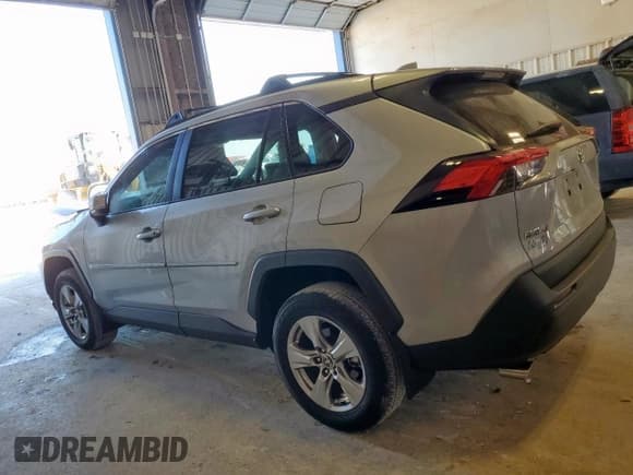 ✅ 2022 Toyota RAV4 XLE • VIN: 2T3W1RFV3NC206951 • Lot: 82331565. Listed on Copart with 39,709 mi. Free auction sales archive from the USA and detailed vehicle history report at DreamBid. Image 2.