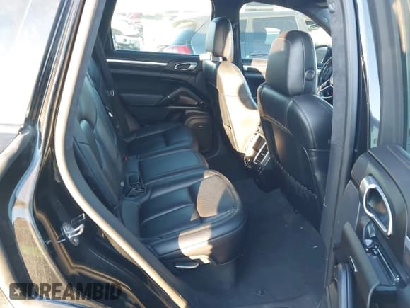 ✅ 2017 Porsche Cayenne Turbo • VIN: WP1AC2A2XHLA92993 • Lot: 41264521. Listed on IAAI with 83,257 mi. Free auction sales archive from the USA and detailed vehicle history report at DreamBid. Image 8.