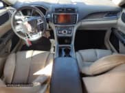 ✅ 2017 Lincoln Continental Premiere • VIN: 1LN6L9PK8H5603267 • Лот: 82752995. Опубликован ранее на Copart с пробегом 46 208 миль. Бесплатный доступ к архиву аукционных продаж из США и подробный отчёт об истории автомобиля на DreamBid. Изображение 8.