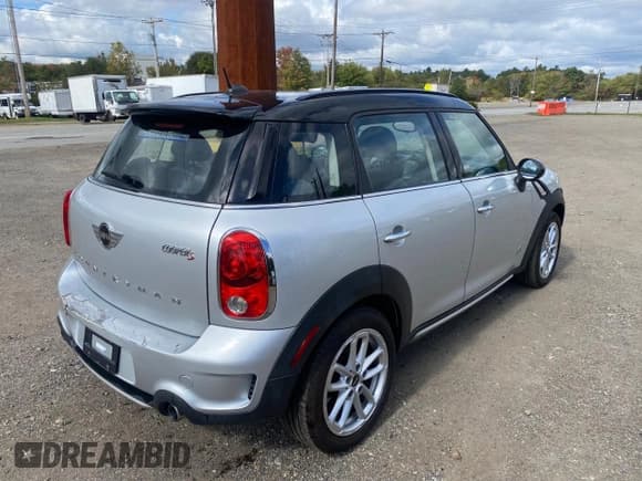 ✅ 2015 MINI Countryman S • VIN: WMWZC5C56FWP44644 • Lot: 74400054. Wystawiony na Copart z przebiegiem 138 116 mil. Bezpłatny archiwum sprzedaży aukcyjnych z USA i szczegółowy raport historii pojazdu na DreamBid. Zdjęcie 4.