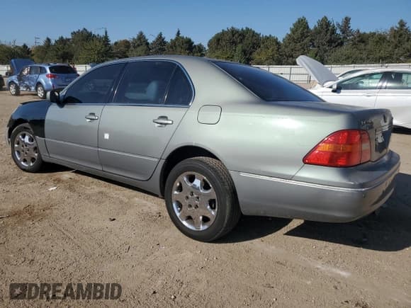 ✅ 2002 Lexus LS 430 • VIN: JTHBN30FX20075709 • Лот: 84539995. Опубликован ранее на Copart с пробегом 139 340 миль. Бесплатный доступ к архиву аукционных продаж из США и подробный отчёт об истории автомобиля на DreamBid. Изображение 2.