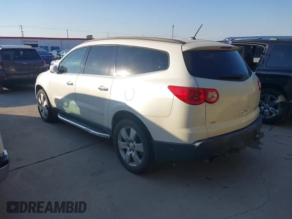 ✅ 2011 Chevrolet Traverse LTZ • VIN: 1GNKVLED7BJ289311 • Lot: 43477100. Wystawiony na IAAI z przebiegiem 223 066 mil. Bezpłatny archiwum sprzedaży aukcyjnych z USA i szczegółowy raport historii pojazdu na DreamBid. Zdjęcie 3.