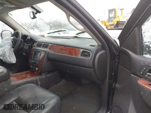 ✅ 2011 Chevrolet Suburban LTZ • VIN: 1GNSKKE32BR399047 • Lot: 43716916. Listed on IAAI with 128,196 mi. Free auction sales archive from the USA and detailed vehicle history report at DreamBid. Image 5.