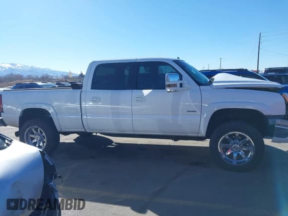 ✅ 2006 Chevrolet Silverado 2500HD LT1 • VIN: 1GCHK23D36F197355 • Lot: 41667090. Listed on IAAI with Not provided. Free auction sales archive from the USA and detailed vehicle history report at DreamBid. Image 13.