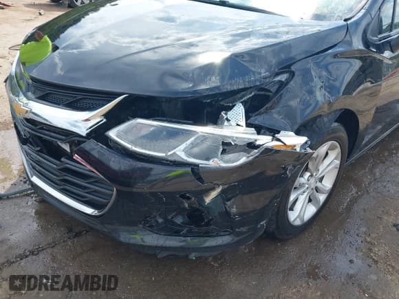 ✅ 2019 Chevrolet Cruze LS • VIN: 1G1BC5SM7K7107532 • Lot: 43222245. Listed on IAAI with 140,995 mi. Free auction sales archive from the USA and detailed vehicle history report at DreamBid. Image 6.