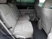 ✅ 2013 Toyota Highlander SE • VIN: 5TDZK3EH5DS116699 • Лот: 86159095. Опубликован ранее на Copart с пробегом 264 256 миль. Бесплатный доступ к архиву аукционных продаж из США и подробный отчёт об истории автомобиля на DreamBid. Изображение 10.