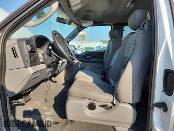 ✅ 2005 Ford F-250 XL • VIN: 1FTSX20565ED30814 • Lot: 72078445. Wystawiony na Copart z przebiegiem 102 788 mil. Bezpłatny archiwum sprzedaży aukcyjnych z USA i szczegółowy raport historii pojazdu na DreamBid. Zdjęcie 7.