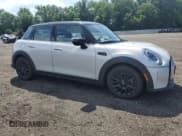 ✅ 2022 MINI Hardtop 4 Door Cooper • VIN: WMW33DK08N2P88723 • Lot: 62989695. Listed on Copart with 8,657 mi. Free auction sales archive from the USA and detailed vehicle history report at DreamBid. Image 4.