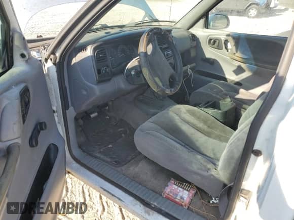 1998 Dodge Dakota SLT z VIN 1B7FL26X0WS729260, wystawiony jako Copart lot #77902074 z przebiegiem Nie podano mil oraz Nie do naprawy • Non repairable. Historia ofert i sprzedaży dostępna na DreamBid. Obrazek 8.