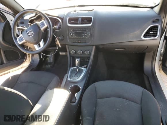 ✅ 2012 Dodge Avenger SXT • VIN: 1C3CDZCB5CN120472 • Лот: 74582444. Опубликован ранее на Copart с пробегом 171 227 миль. Бесплатный доступ к архиву аукционных продаж из США и подробный отчёт об истории автомобиля на DreamBid. Изображение 8.