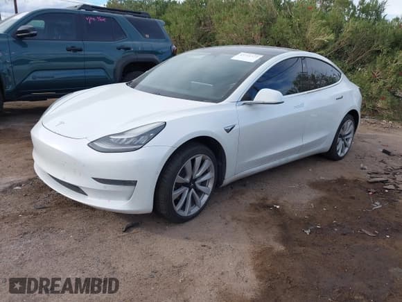✅ 2019 Tesla Model 3 Long Range • VIN: 5YJ3E1EB5KF390175 • Lot: 43711372. Wystawiony na IAAI z przebiegiem Nie podano. Bezpłatny archiwum sprzedaży aukcyjnych z USA i szczegółowy raport historii pojazdu na DreamBid. Zdjęcie 2.