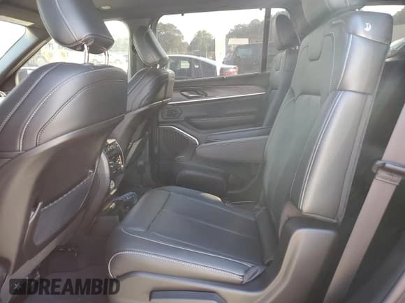✅ 2025 Jeep Grand Cherokee Limited • VIN: 1C4RJKBG6S8671008 • Lot: 70746525. Listed on Copart with 1,094 mi. Free auction sales archive from the USA and detailed vehicle history report at DreamBid. Image 11.
