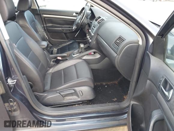 ✅ 2010 Volkswagen Jetta Limited Edition • VIN: 3VWAZ7AJ7AM096618 • Lot: 43406898. Wystawiony na IAAI z przebiegiem 167 850 mil. Bezpłatny archiwum sprzedaży aukcyjnych z USA i szczegółowy raport historii pojazdu na DreamBid. Zdjęcie 5.