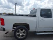 ✅ 2008 Chevrolet Silverado 1500 1LT • VIN: 3GCEC13J98G295808 • Lot: 43534433. Wystawiony na IAAI z przebiegiem 285 031 mil. Bezpłatny archiwum sprzedaży aukcyjnych z USA i szczegółowy raport historii pojazdu na DreamBid. Zdjęcie 19.