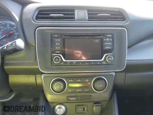 ✅ 2018 Nissan LEAF SV • VIN: 1N4AZ1CP6JC310880 • Lot: 43577964. Wystawiony na IAAI z przebiegiem 59 481 mil. Bezpłatny archiwum sprzedaży aukcyjnych z USA i szczegółowy raport historii pojazdu na DreamBid. Zdjęcie 14.