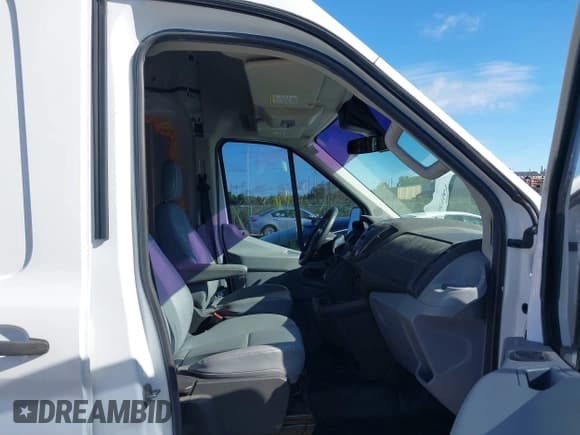 ✅ 2016 Ford Transit Cargo • VIN: 1FTYR3XM3GKA11933 • Lot: 43051661. Wystawiony na IAAI z przebiegiem 65 767 mil. Bezpłatny archiwum sprzedaży aukcyjnych z USA i szczegółowy raport historii pojazdu na DreamBid. Zdjęcie 5.
