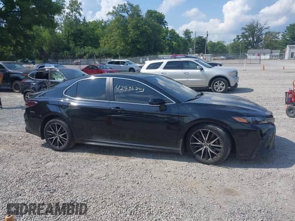 2022 Toyota Camry SE with VIN 4T1G11BK1NU053821, listed as a IAAI auction lot 42936203 with 41,547 mi miles and . Bid and sale history available at DreamBid. Image 13.