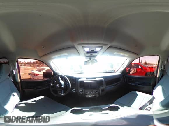 2018 Ram 1500 Tradesman z VIN 1C6RR6FT8JS149433, wystawiony jako IAAI lot #42332005 z przebiegiem 68 531 mil mil oraz . Historia ofert i sprzedaży dostępna na DreamBid. Obrazek 18.