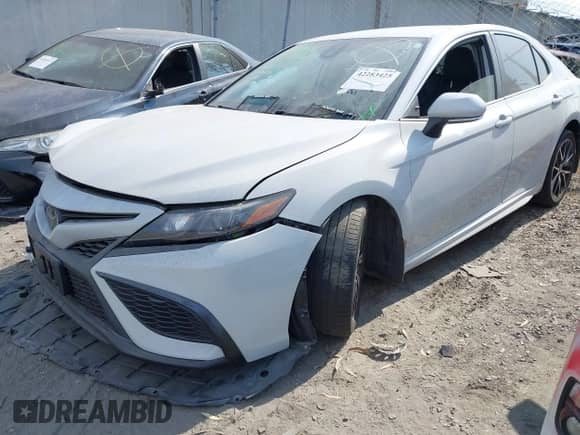 2022 Toyota Camry SE с VIN 4T1T11BK8NU072395, выставлен на аукционе IAAI как лот 42283425 с пробегом 39 347 миль миль и . История ставок и продаж доступна на DreamBid. Изображение 19.