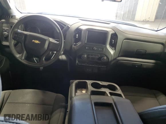 ✅ 2021 Chevrolet Silverado 1500 Custom • VIN: 1GCRWBEK2MZ150432 • Lot: 71095544. Wystawiony na Copart z przebiegiem 89 529 mil. Bezpłatny archiwum sprzedaży aukcyjnych z USA i szczegółowy raport historii pojazdu na DreamBid. Zdjęcie 8.